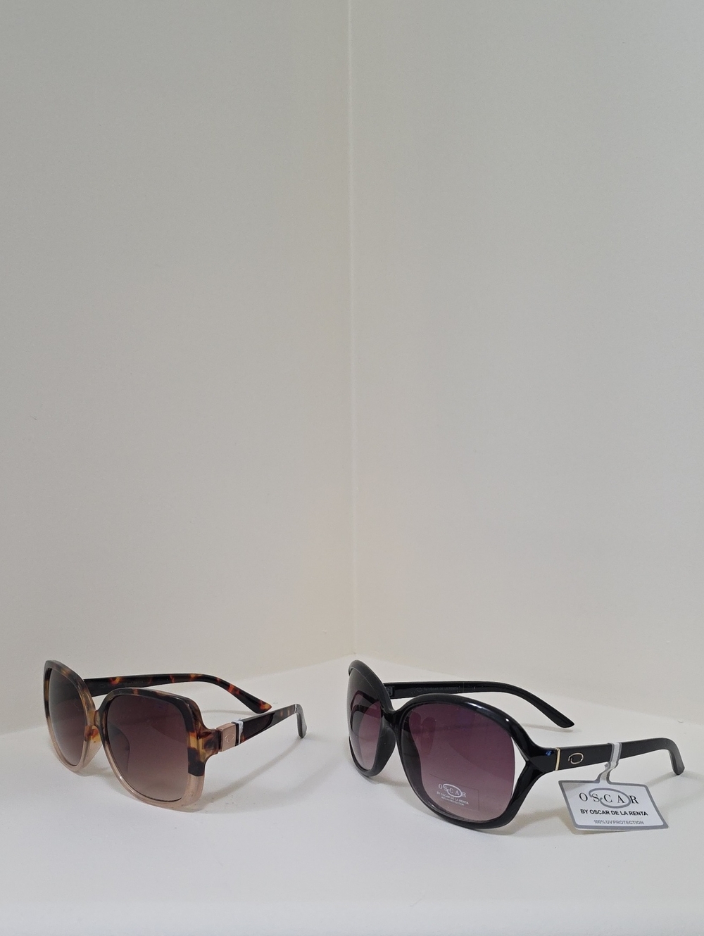 Oscar de la Renta Black and Tortoiseshell Women's Sunglasses